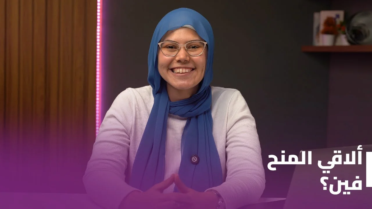 Malak Hatem presenting a lesson about where to find scholarships