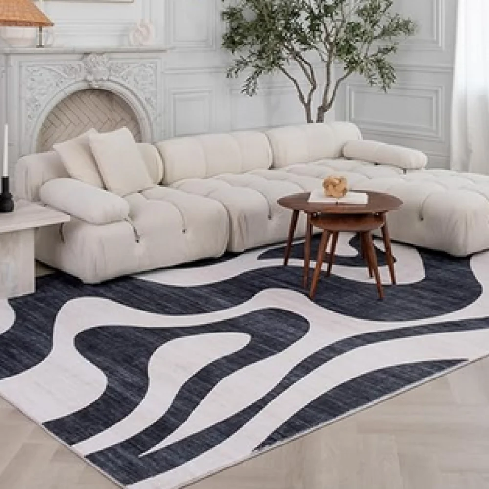Black & White Rug 5'3 x 7'7