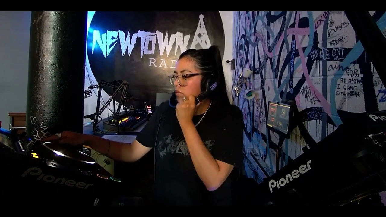 ANDG LUNA playing at Newtown Radio