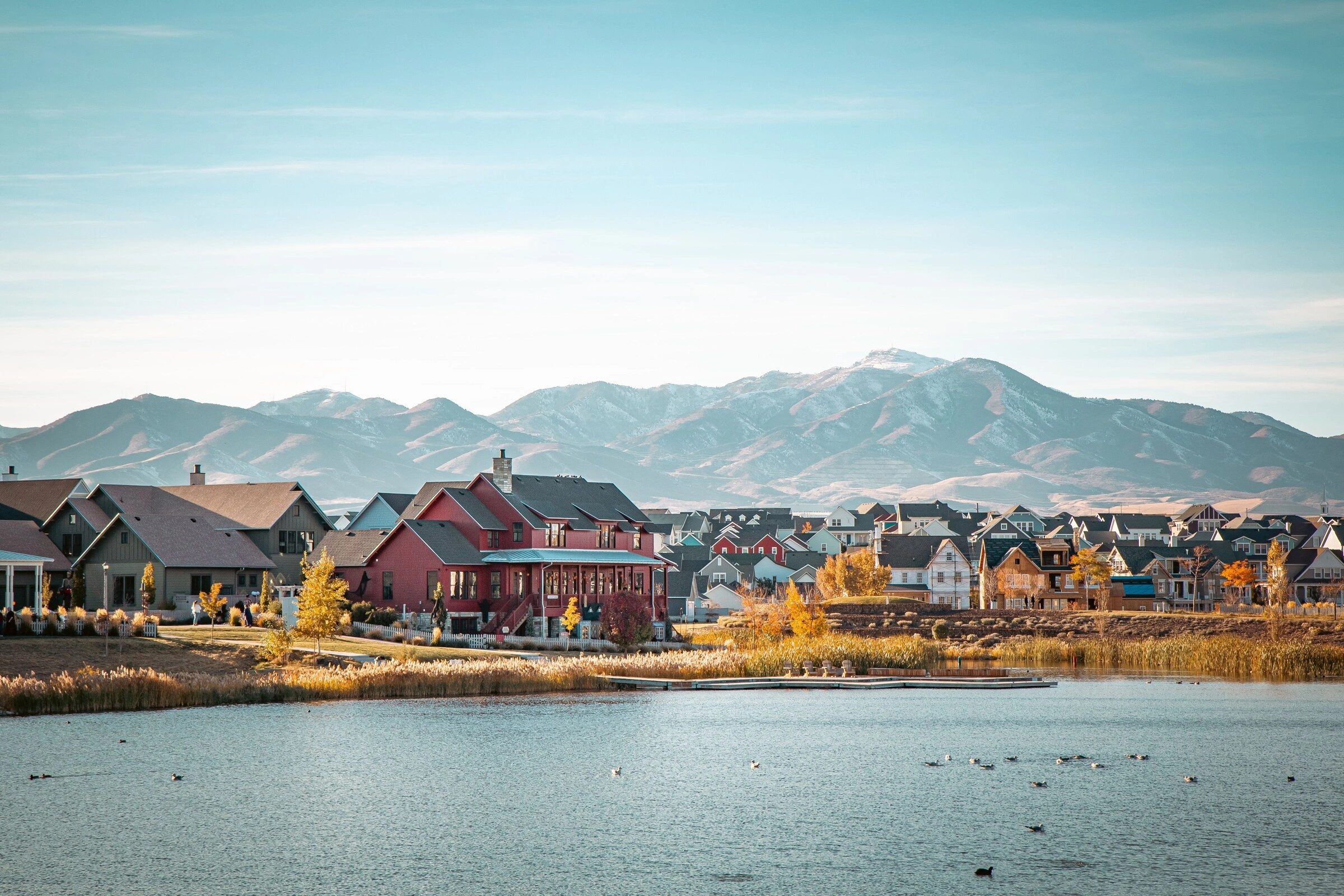 Lakeside homes in South Jordan, Utah, with mountains behind